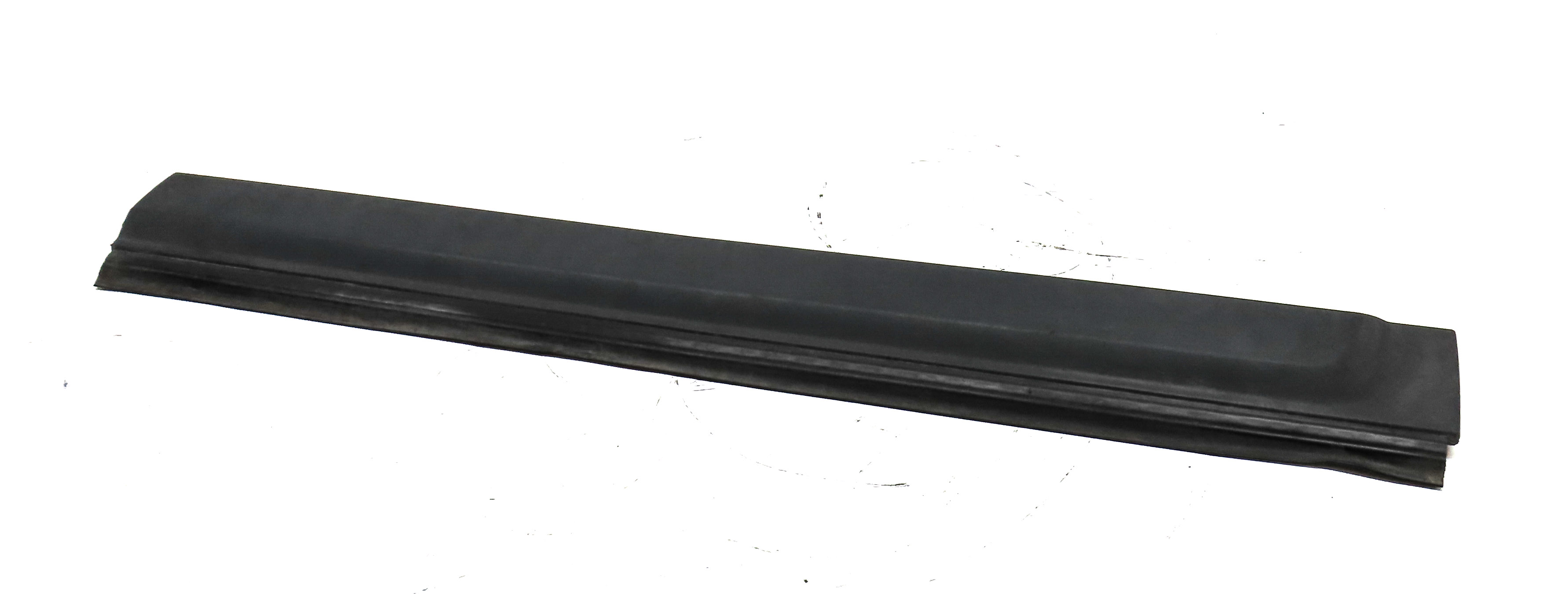 10 LAND ROVER LR4 (L319) FRONT RIGHT PASSENGER LOWER DOOR TRIM MOULDING (BLACK) — exact item pictured